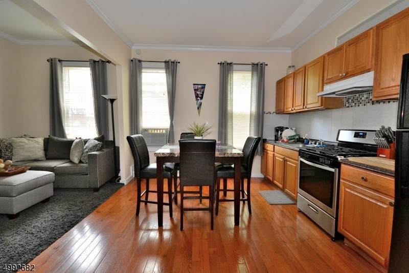 513 19TH ST - Photo 1