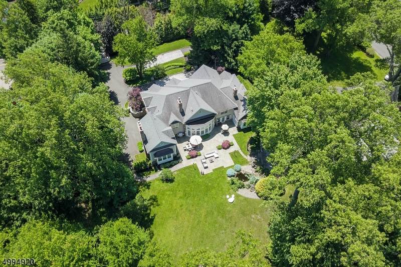 275 Hobart Ave - Photo 1