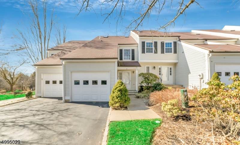 33 Wexford Dr - Photo 1