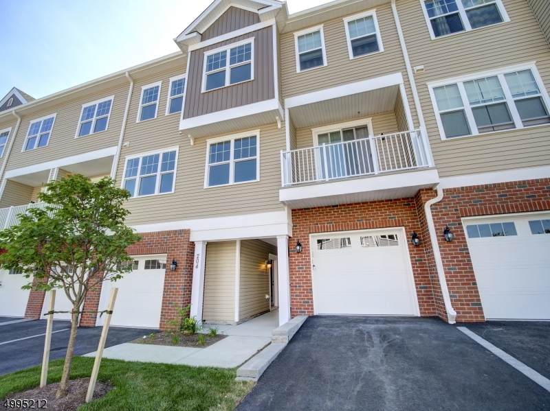 303 Dickson Court - Photo 1