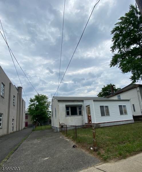 6 Alden Ave - Photo 1