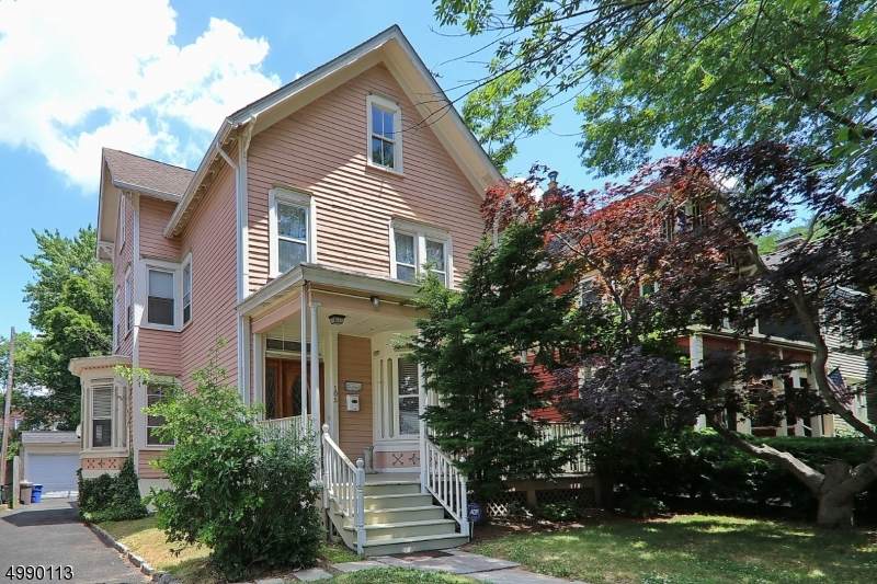 105 2ND ST - Photo 1