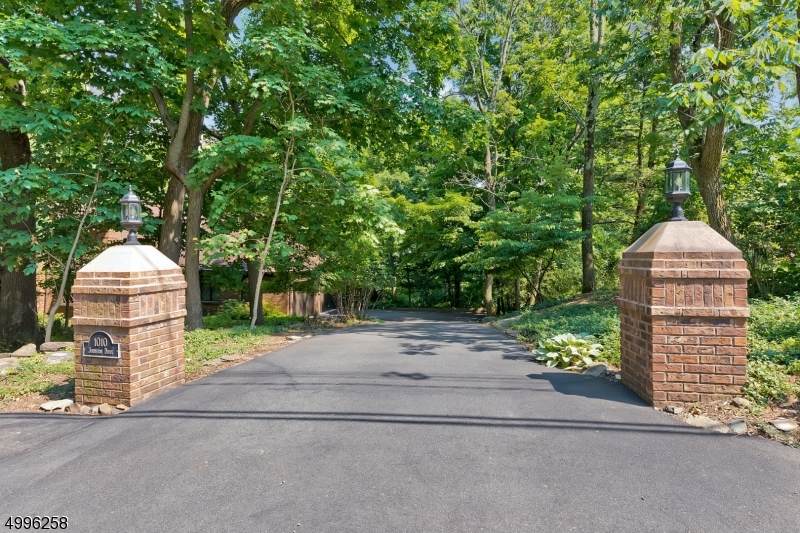 1010 Johnston Dr - Photo 1