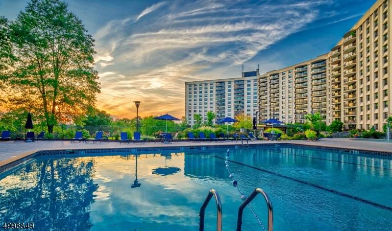 2 Claridge Dr 8Ee - Photo 1