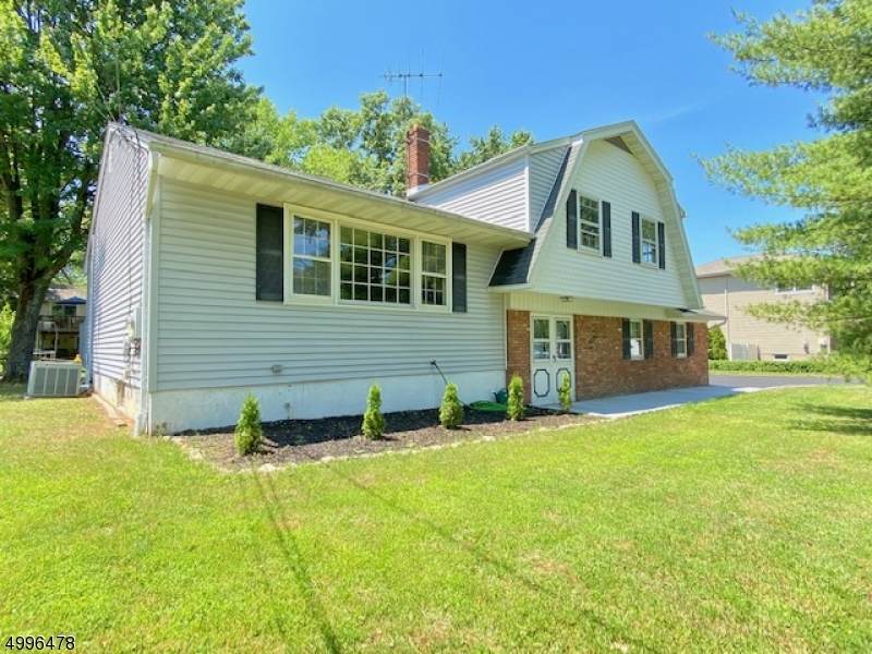 1027 Preakness Ave - Photo 1