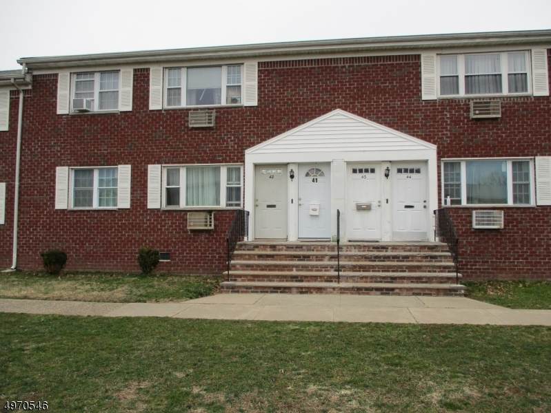 42 Gramercy Gdns - Photo 1