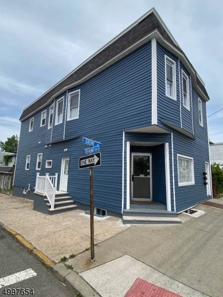 725 Grove St - Photo 1