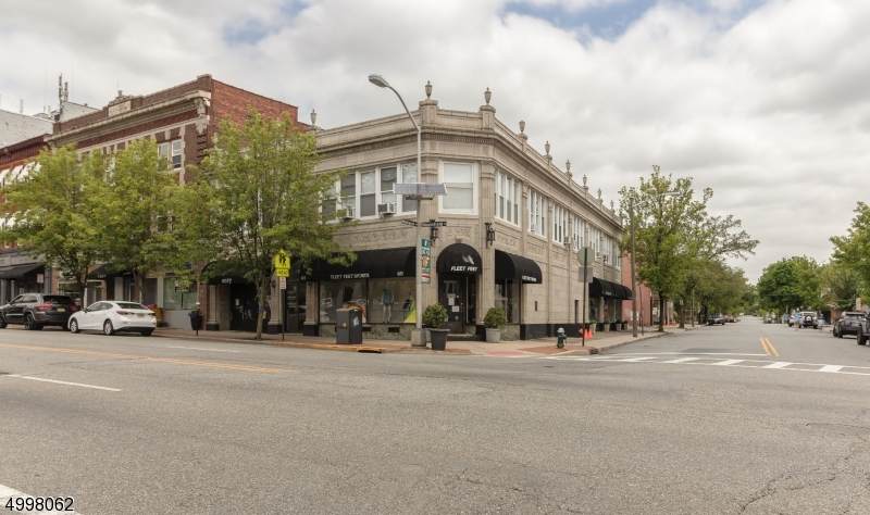 605 Bloomfield Ave - Photo 1