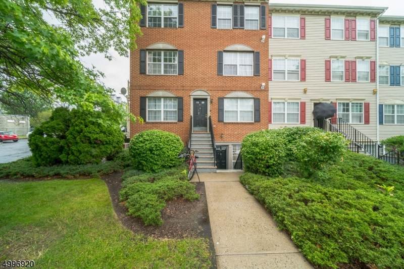 99 Wickliffe St - Photo 1