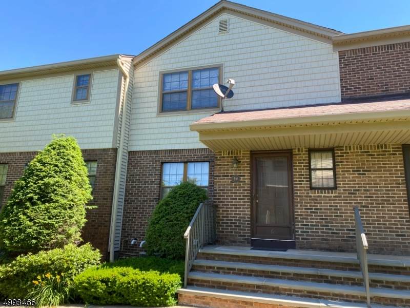 101 E Oak St - Photo 1