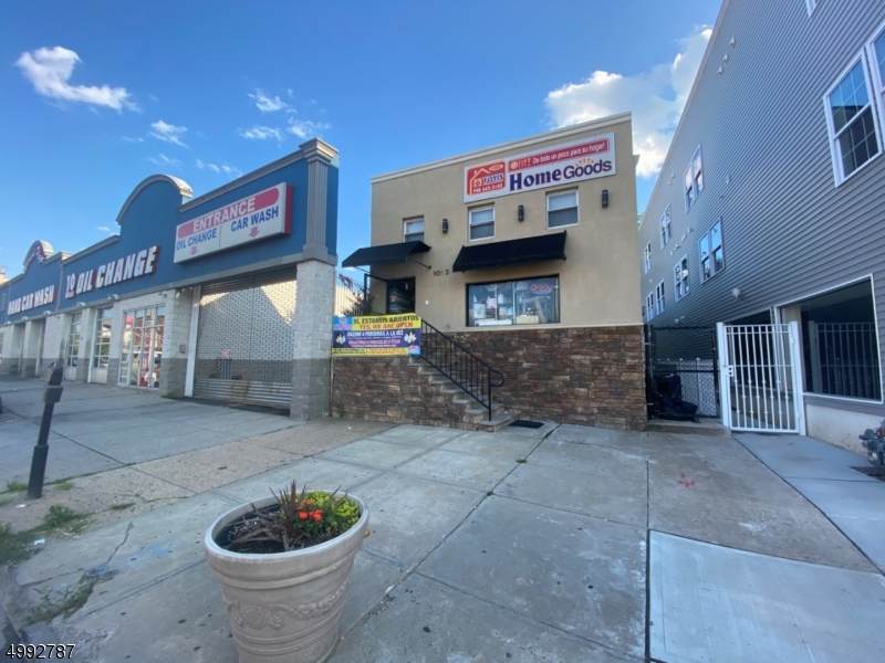 1082 Elizabeth Ave - Photo 1