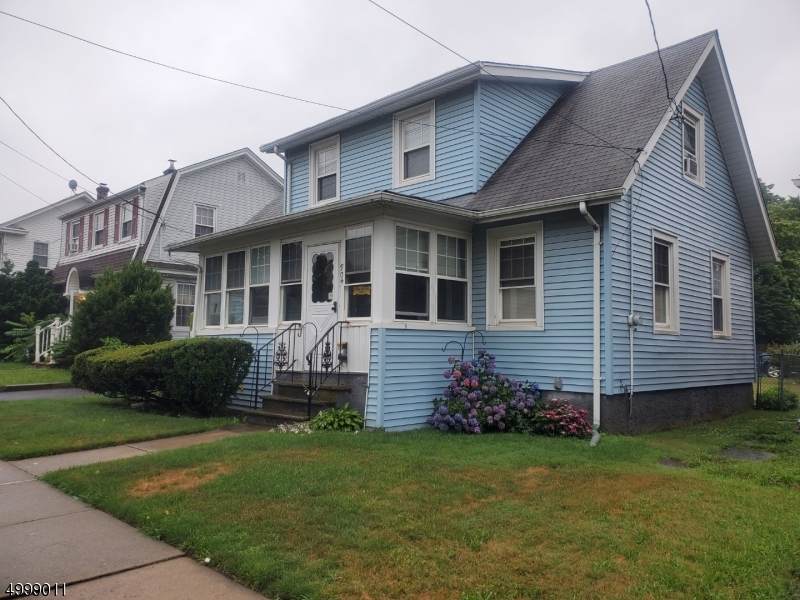 904 Chestnut St - Photo 1