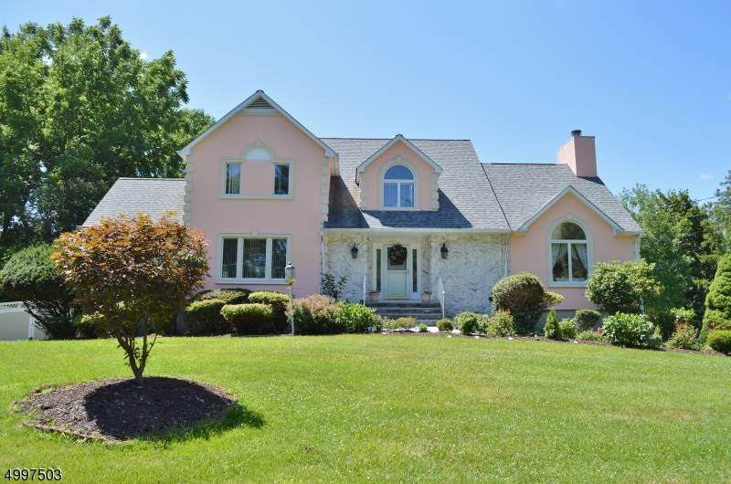 22 Colonial Way - Photo 1