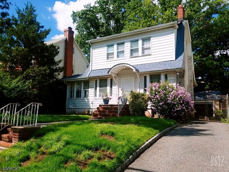 53 Custer Ave - Photo 1