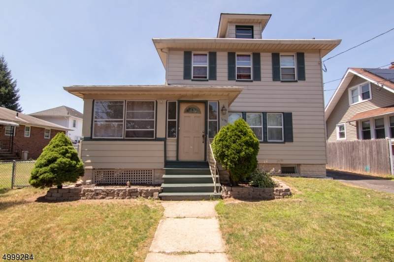 1092 Charlotte Pl - Photo 1