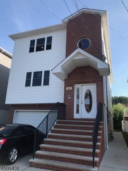 1072 E Grand St 2nd Fl - Photo 1
