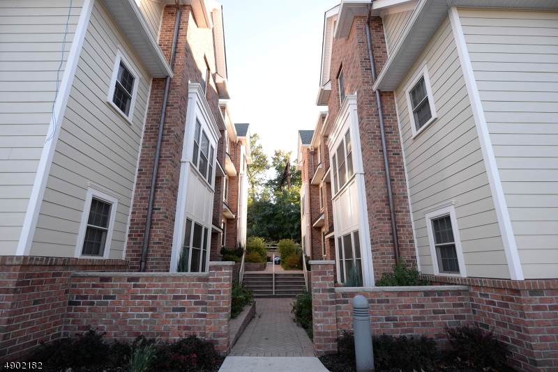 1 Leona Dr Unit 3 - Photo 1
