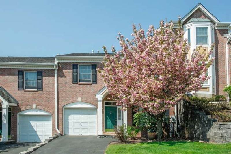 27 Summer Hill Rd - Photo 1