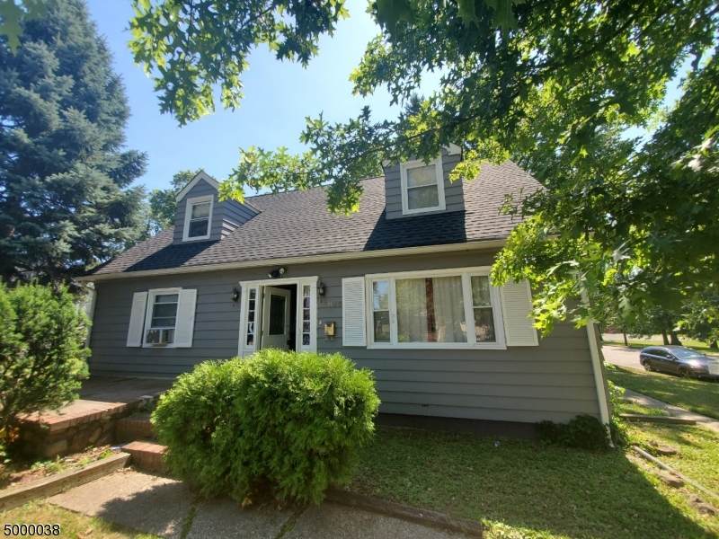 1065 Green St - Photo 1