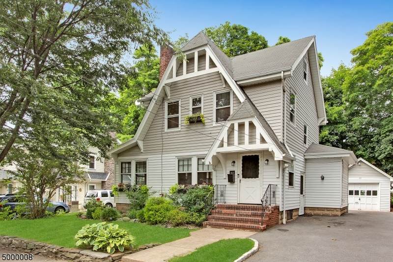 23 Christopher Pl - Photo 1