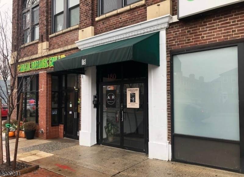 180 Bloomfield Ave - Photo 1