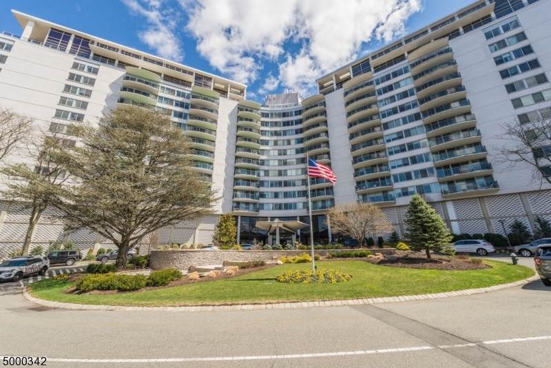 1 Claridge Dr 313 - Photo 1