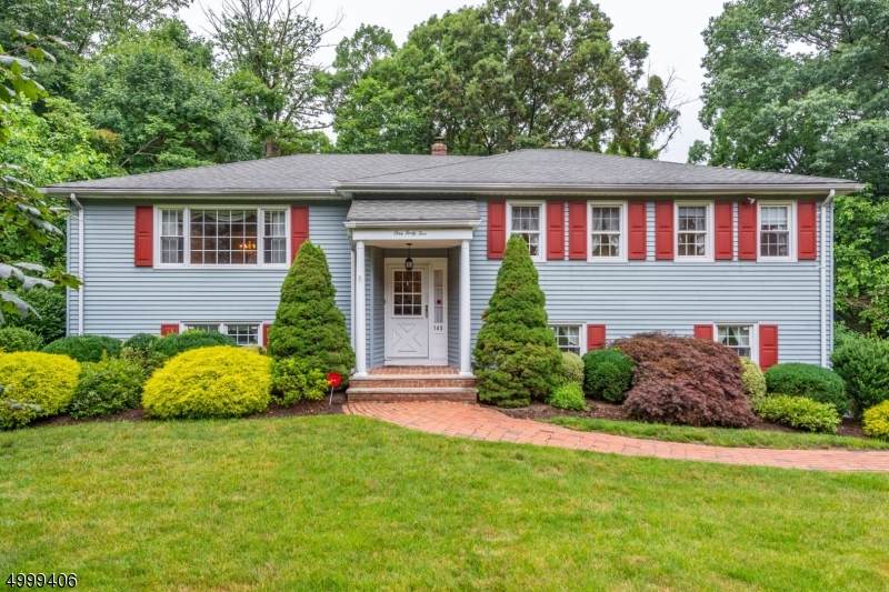 145 Knollwood Dr - Photo 1