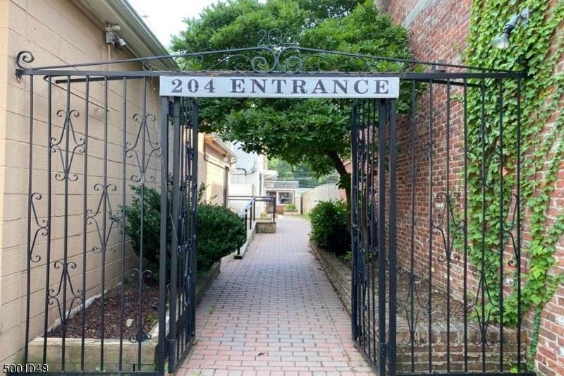 204 Bellevue Ave - Photo 1