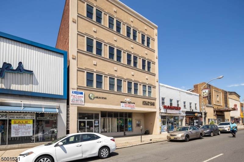554 Bloomfield Ave - Photo 1