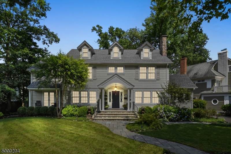 814 Highland Ave - Photo 1