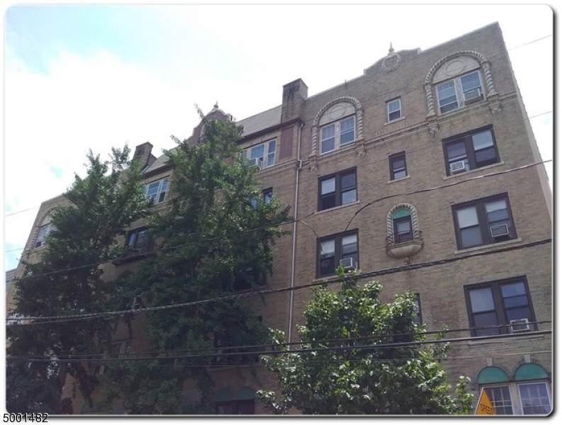 107 Kensington Ave - Photo 1