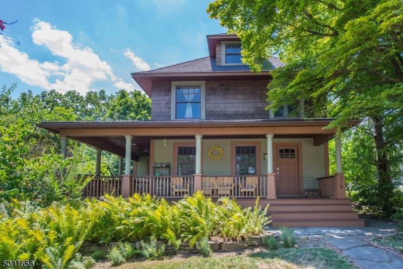 219 Sherman St - Photo 1