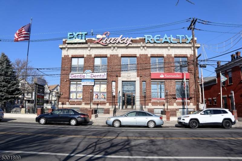 286 Ferry St - Photo 1