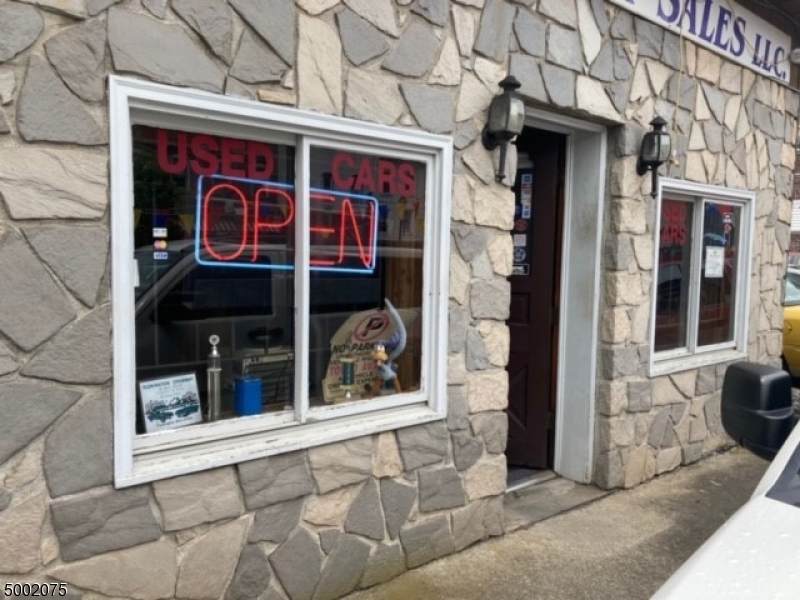 404 S Main St - Photo 1