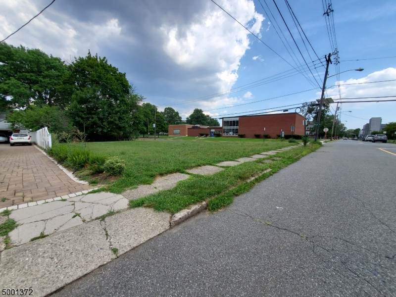 30 30 Th Street - Photo 1