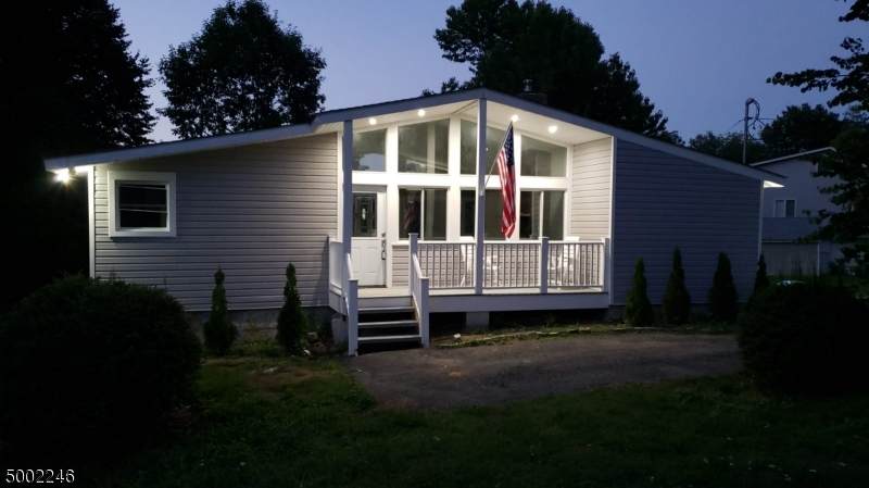 27 Lakeshore Dr E - Photo 1