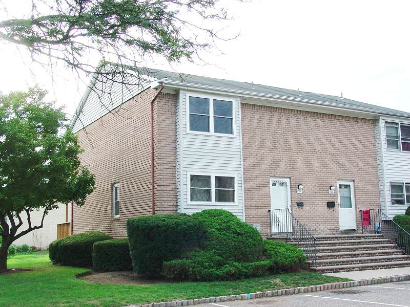 1060 Robin Rd - Photo 1