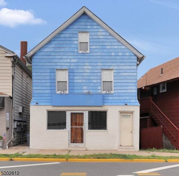 27 Roseland Ave - Photo 1