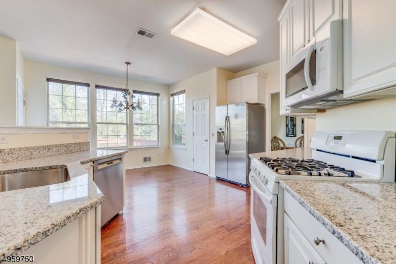 4 Elizabeth Ct - Photo 1