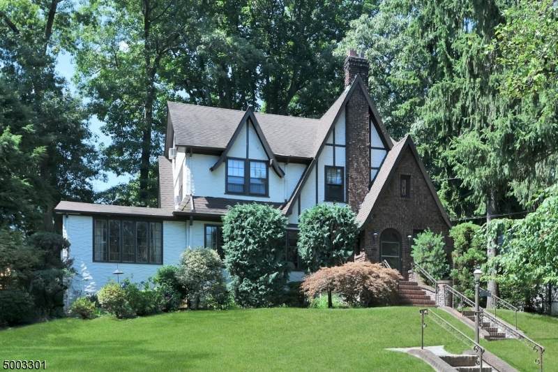 826 Hillcrest Rd - Photo 1