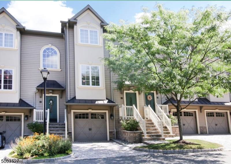1 Glen Rock Sq B3 - Photo 1