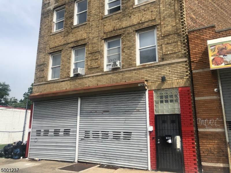 789 S Orange Ave - Photo 1