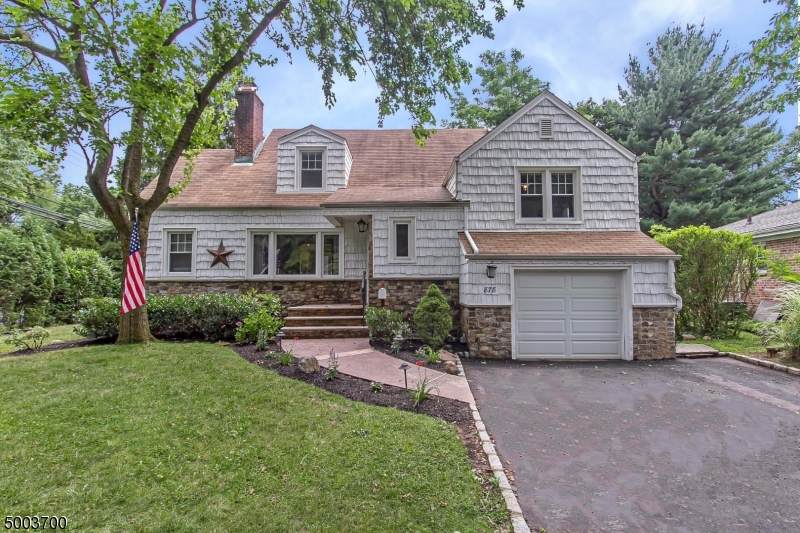 878 Hillside Ave - Photo 1