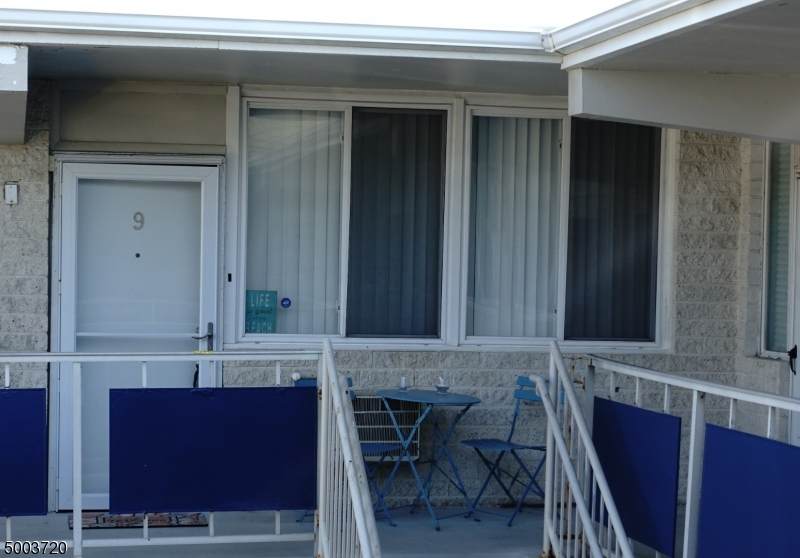 28 Fremont Ave - Photo 1