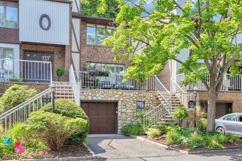 900 Valley Rd - Photo 1
