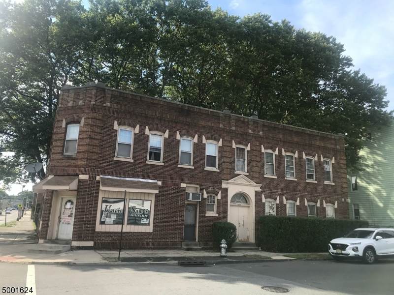 196 Tremont Ave - Photo 1