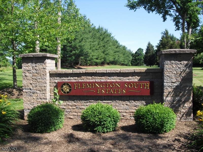 915 Yorkshire Dr - Photo 1