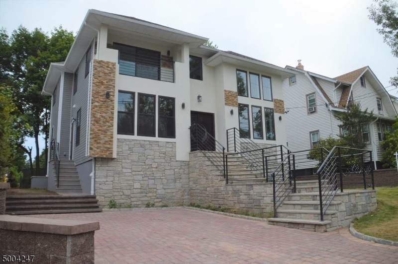 108 Degraw Ave - Photo 1