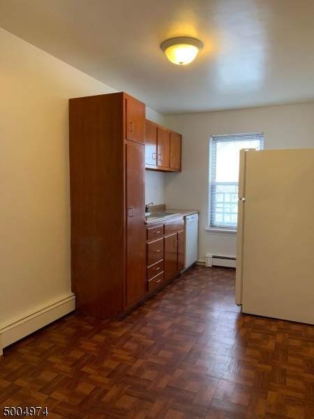 16 Roosevelt Pl - Photo 1