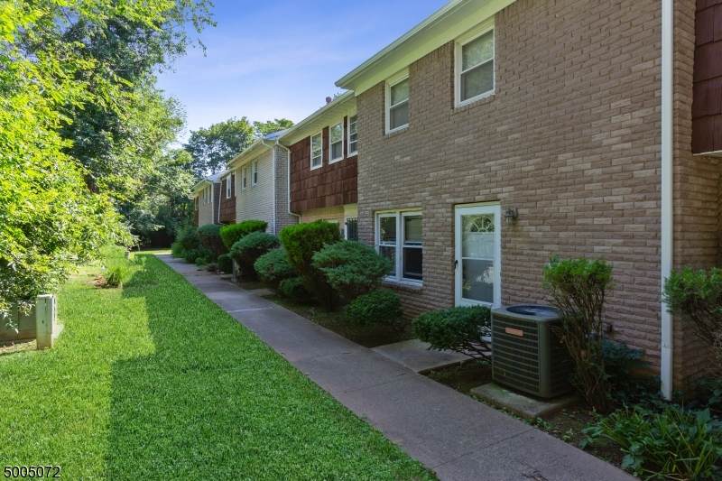 614 W 8Th St - Photo 1